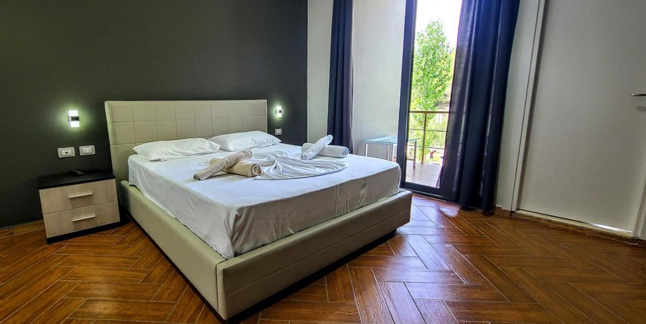 Kavalona Park Hotel Vlore Luaran gambar
