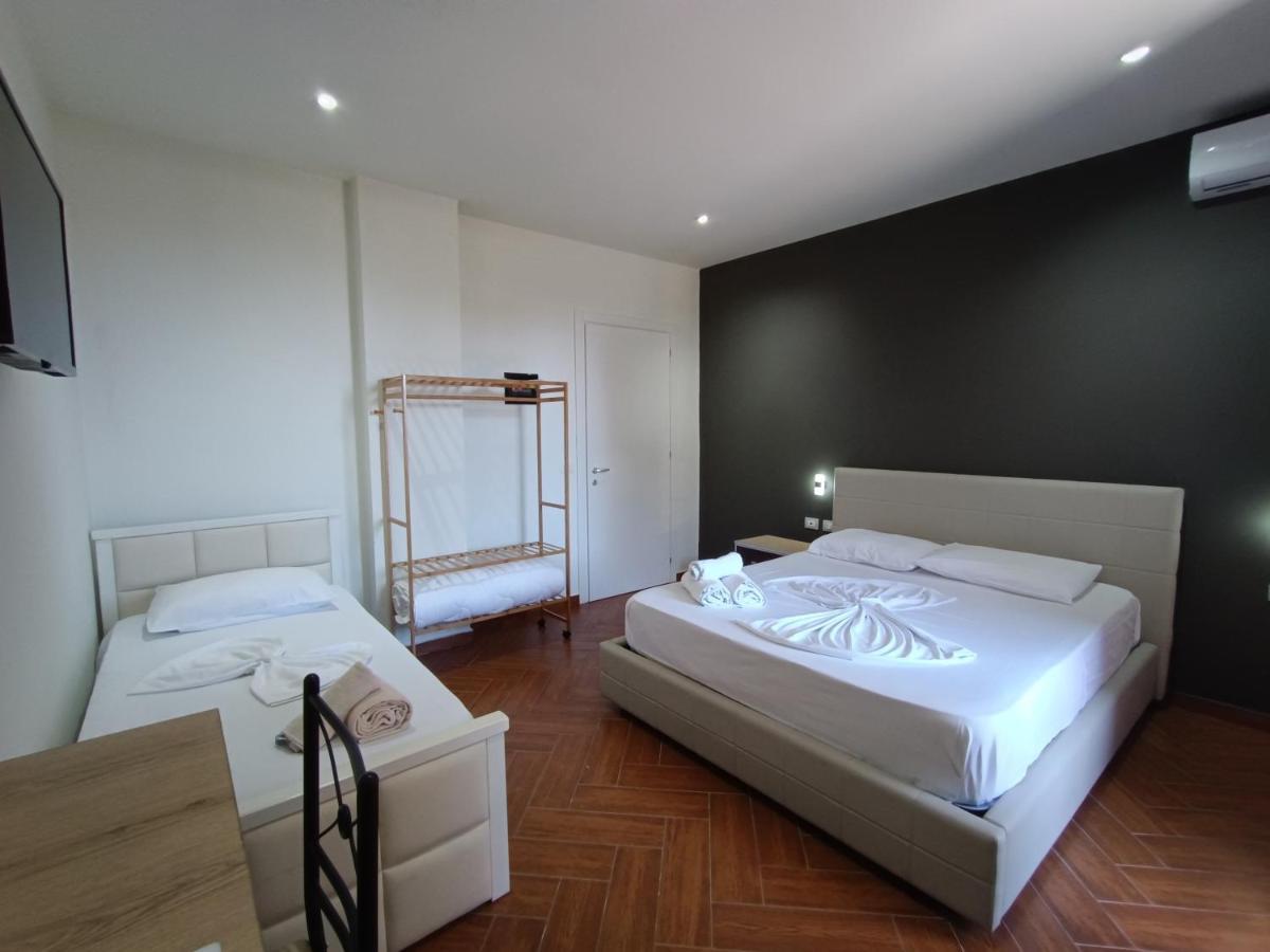 Kavalona Park Hotel Vlore Luaran gambar