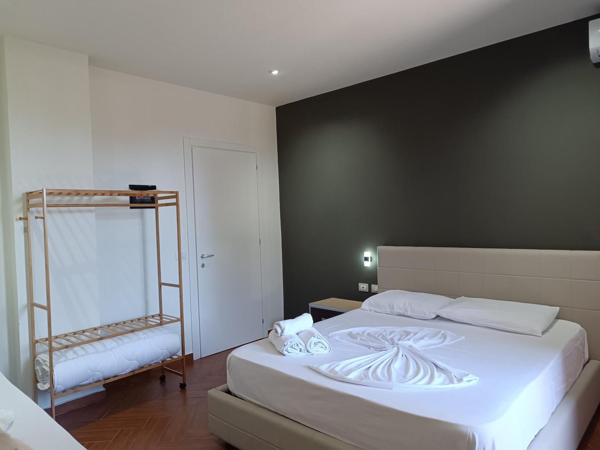 Kavalona Park Hotel Vlore Bilik gambar