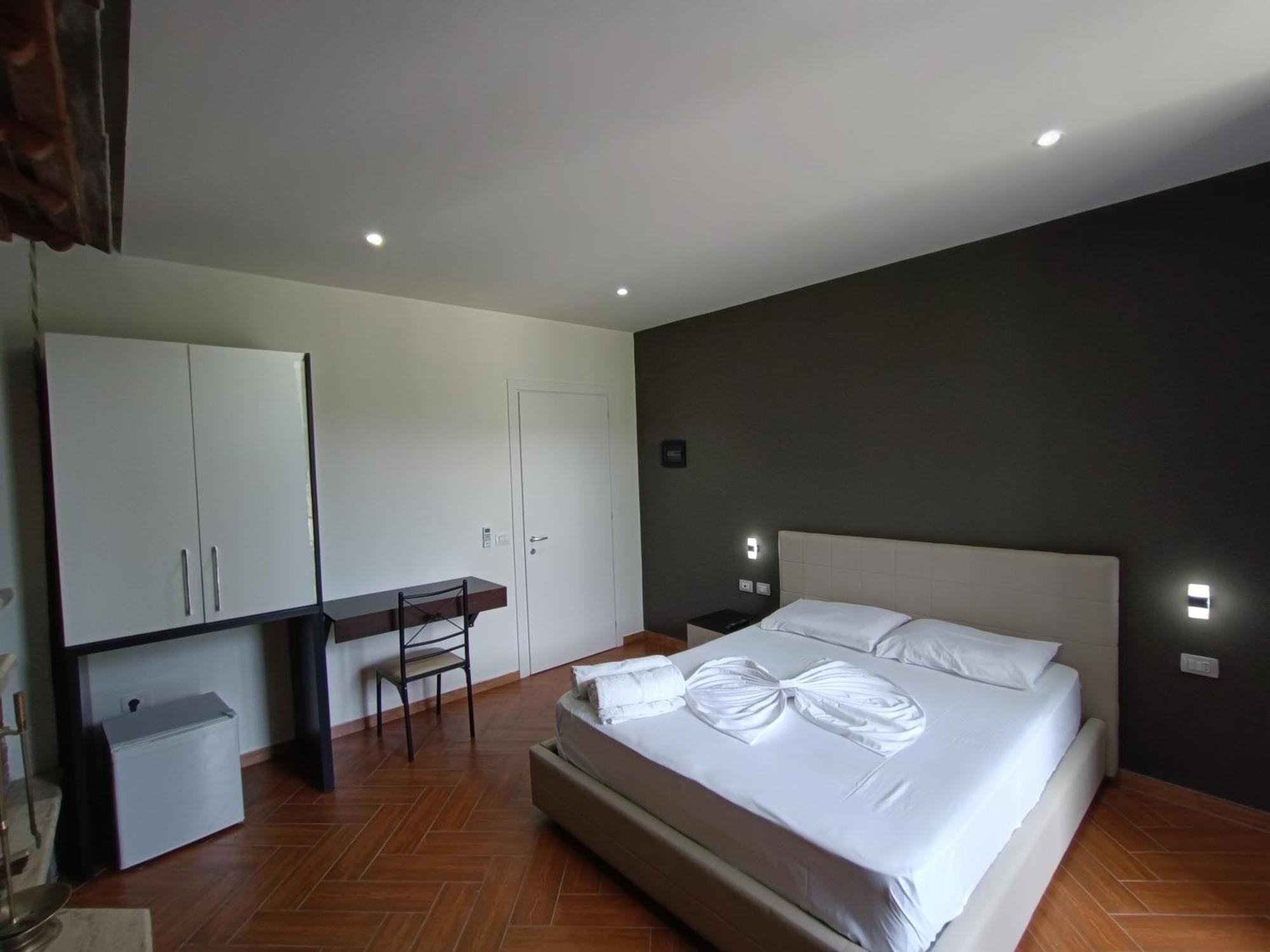 Kavalona Park Hotel Vlore Bilik gambar