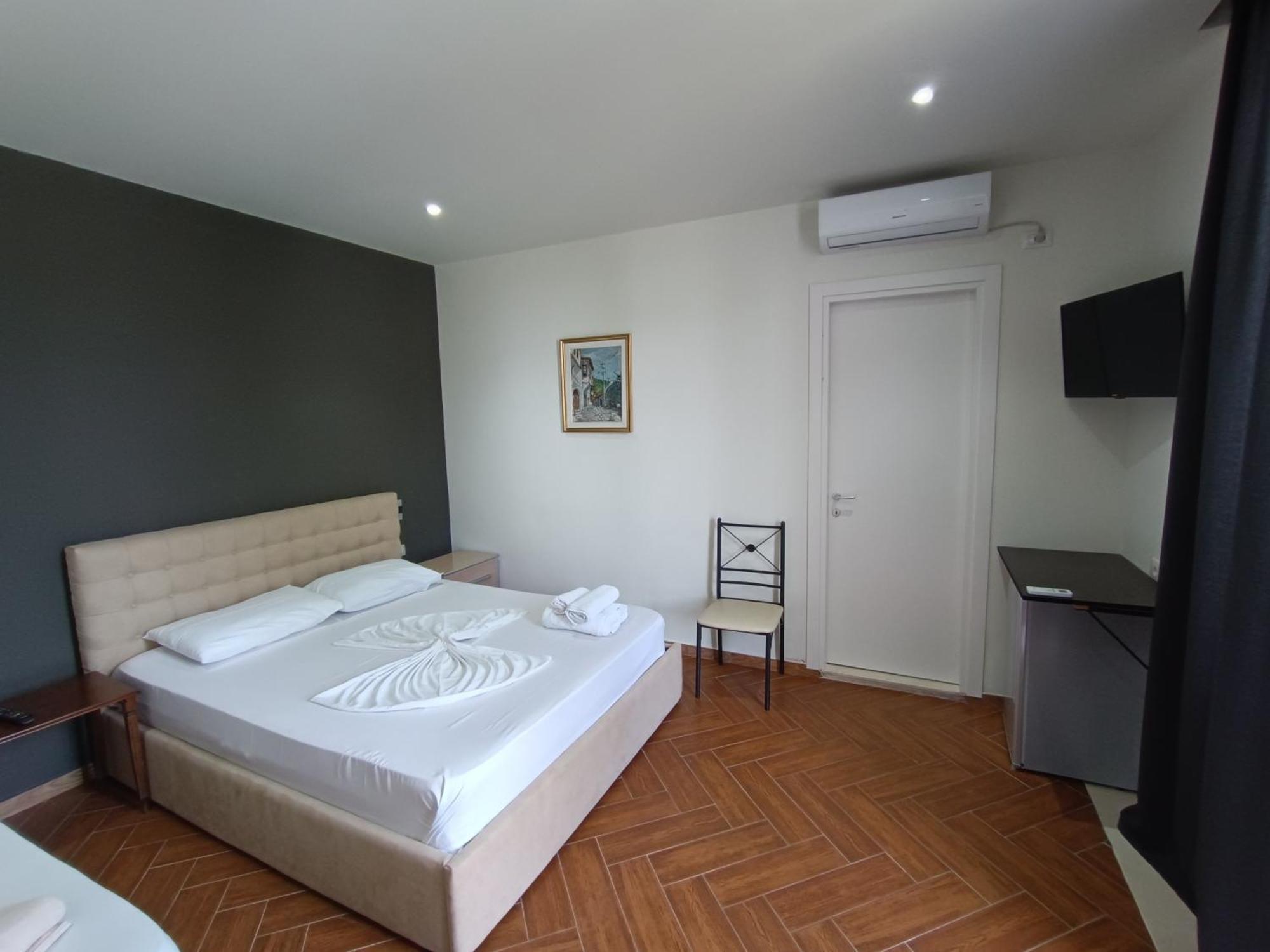 Kavalona Park Hotel Vlore Bilik gambar