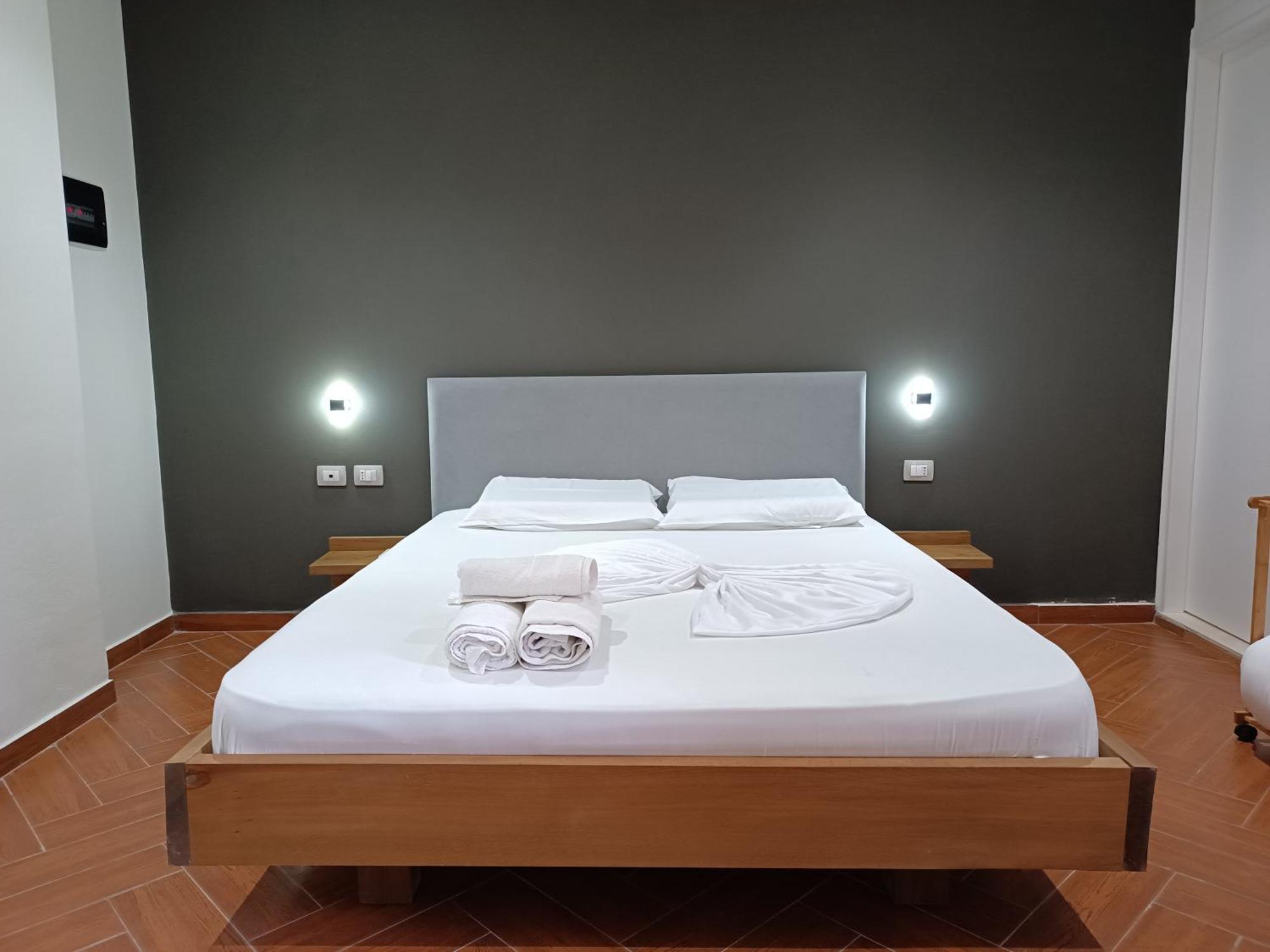 Kavalona Park Hotel Vlore Bilik gambar